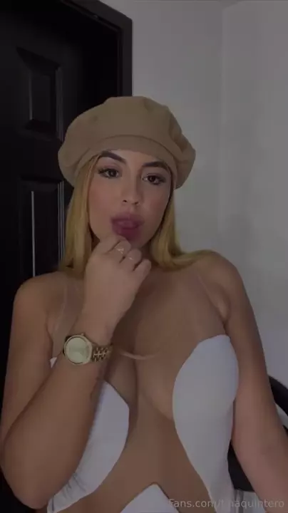 Tinaquintero se divertindo com a sua intimidade Tinaquintero se divertindo com a sua intimidade